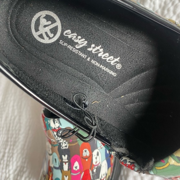 EASY STREETslip resistant/non marking sole!CUTE4 all,helpful when on ur ft a lot - Picture 4 of 10